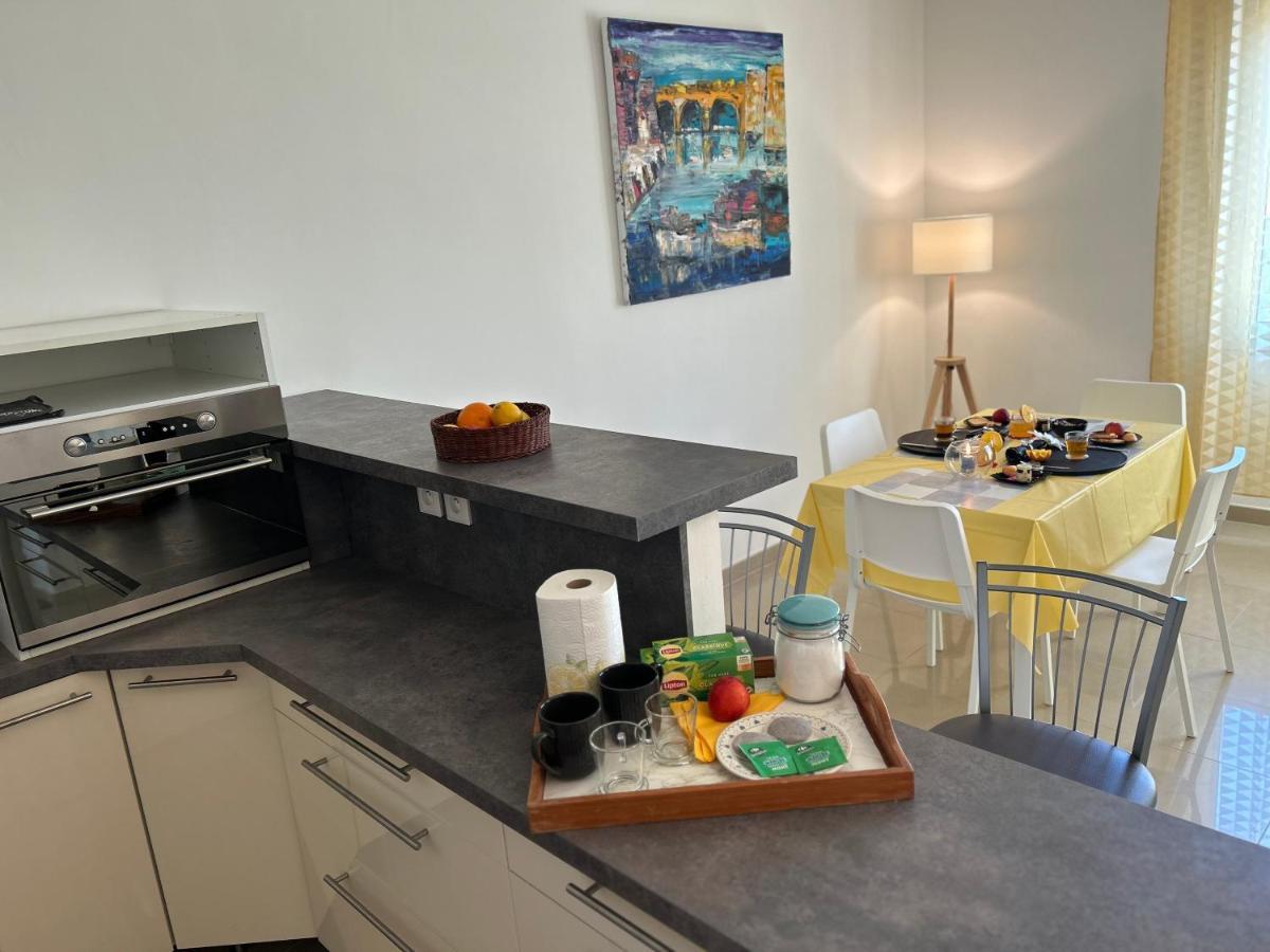 Celebre Vieux Port, Marseille Appartement Buitenkant foto