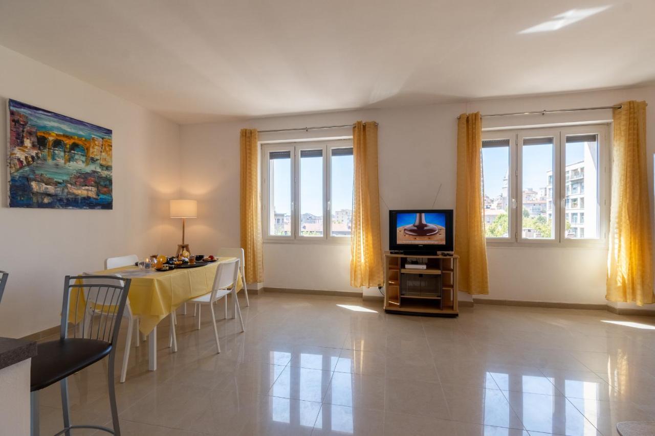 Celebre Vieux Port, Marseille Appartement Buitenkant foto