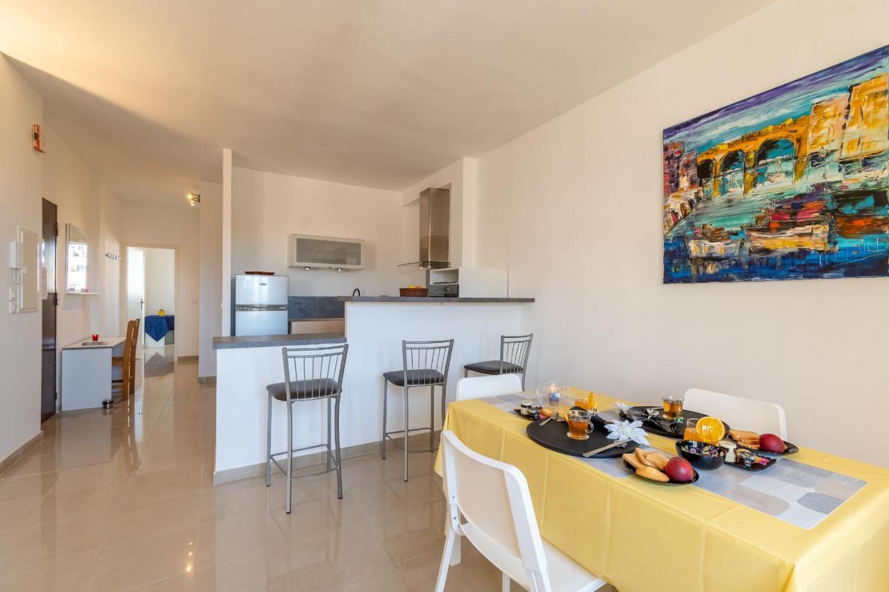 Celebre Vieux Port, Marseille Appartement Buitenkant foto